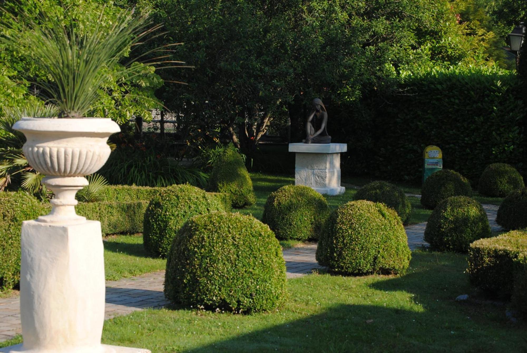 Les Insolites Du Grand Logis Marchais  Exteriör bild