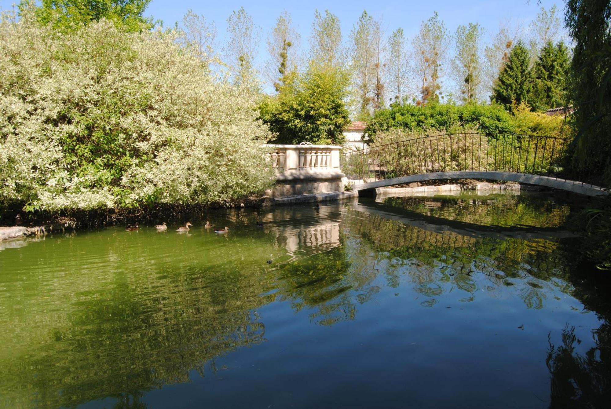Les Insolites Du Grand Logis Marchais  Exteriör bild